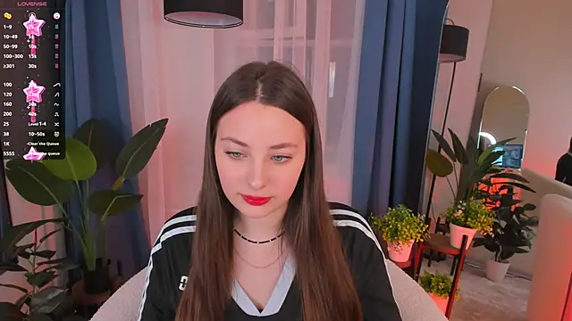 Snapshot of MoonLissa chatting on December 2, 2024, 1:35 pm MoonLissa online show from December 2, 2024, 1:35 pm