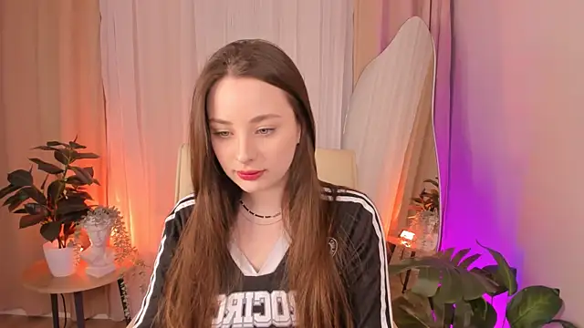 Snapshot of MoonLissa chatting on February 9, 2025, 1:46 pm MoonLissa online show from February 9, 2025, 1:46 pm