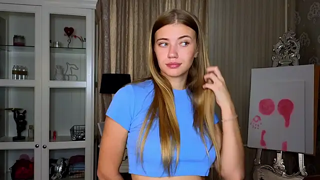 Snapshot of AnneFoxy chatting on October 11, 2025, 7:29 am AnneFoxy online show from October 11, 2025, 7:29 am