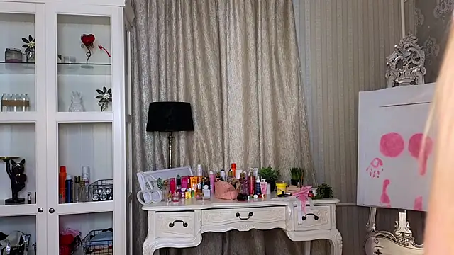 Snapshot of AnneFoxy chatting on March 4, 2026, 7:25 am AnneFoxy online show from March 4, 2026, 7:25 am