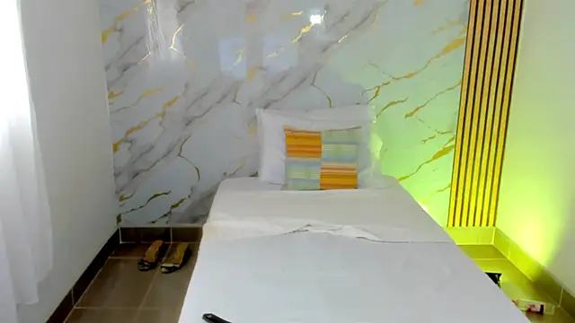 coralcarter1 online show from October 30, 2025, 5:46 pm