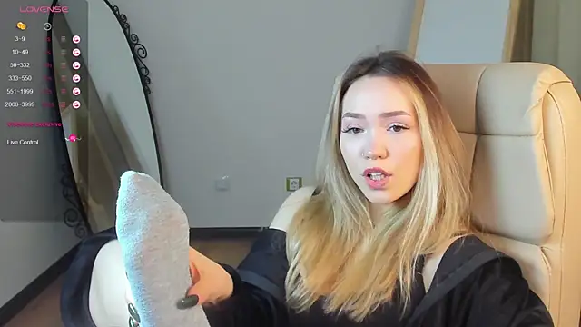 Evia r0se online show from January 17, 2025, 11:38 am