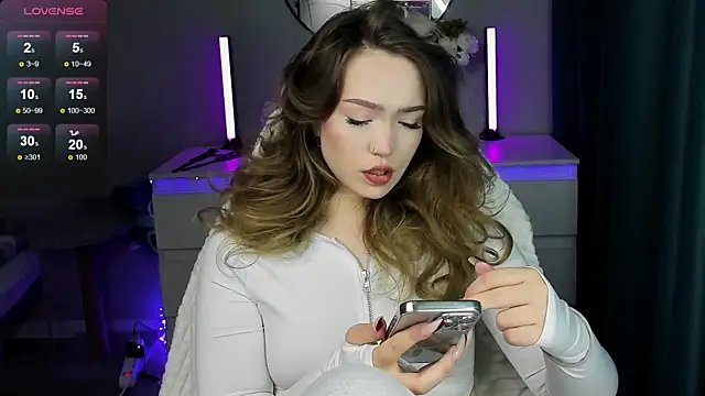 Evia r0se online show from September 17, 2025, 3:46 pm