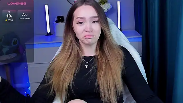 Evia r0se online show from October 19, 2025, 1:56 pm