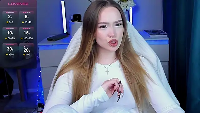 Evia r0se online show from October 26, 2025, 2:23 pm