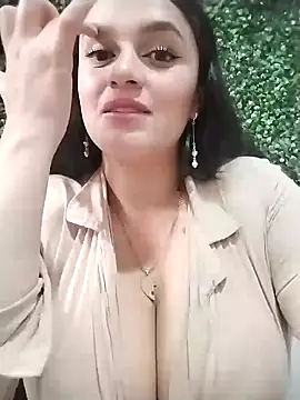 Snapshot of hanna-a chatting on January 6, 2025, 3:40 pm hanna-a online show from January 6, 2025, 3:40 pm