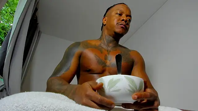 Snapshot of ronnie_7777 chatting on October 14, 2025, 10:21 pm ronnie 7777 online show from October 14, 2025, 10:21 pm