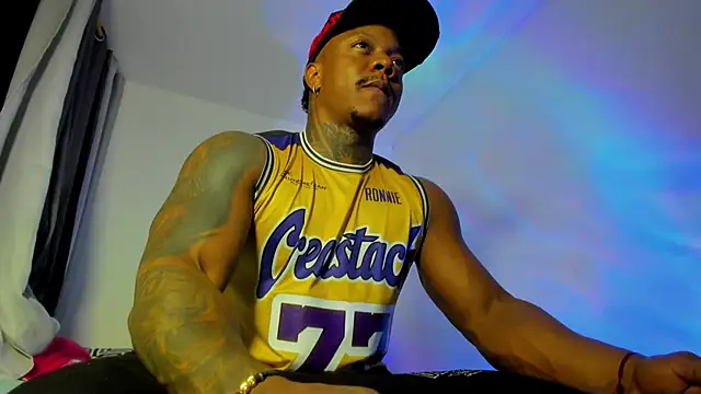 Snapshot of ronnie_7777 chatting on October 24, 2025, 4:31 am ronnie 7777 online show from October 24, 2025, 4:31 am