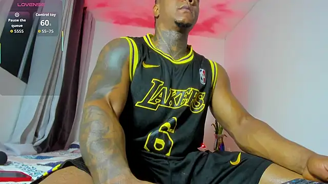 Snapshot of ronnie_7777 chatting on December 3, 2025, 2:19 am ronnie 7777 online show from December 3, 2025, 2:19 am