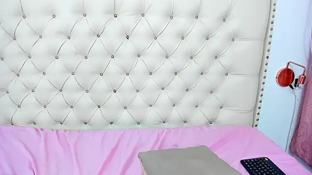 Snapshot of Kim_Eli chatting on February 1, 2025, 1:55 am Kim Eli online show from February 1, 2025, 1:55 am