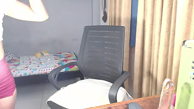 SusanLeroy online show from November 19, 2025, 9:31 am