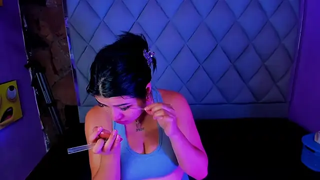 venusowen  online show from September 11, 2025, 1:33 pm