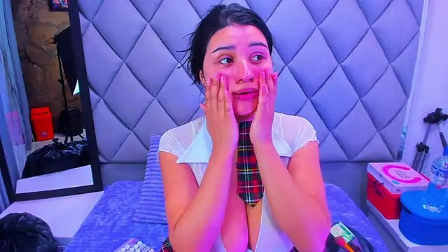 venusowen  online show from November 29, 2025, 1:58 pm