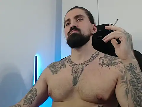 MateoHunk online show from November 3, 2025, 6:42 pm