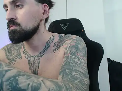 MateoHunk online show from November 12, 2025, 5:24 pm