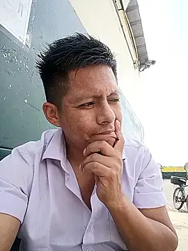 Snapshot of alexchir4 chatting on January 7, 2026, 3:36 pm alexchir4 online show from January 7, 2026, 3:36 pm