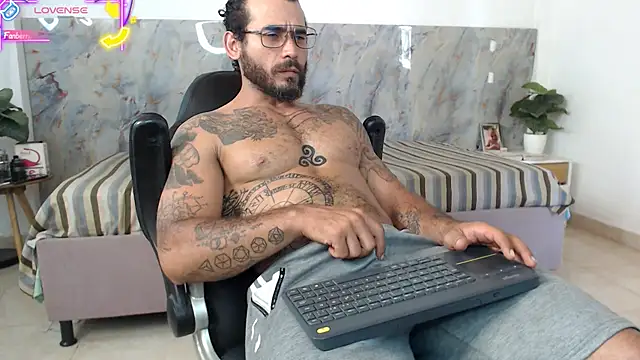 Snapshot of hanz_col chatting on May 17, 2026, 6:37 pm hanz col online show from May 17, 2026, 6:37 pm