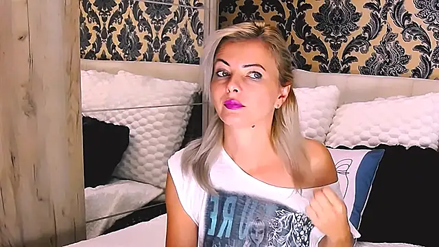 Aly girl1 online show from September 9, 2025, 6:24 am