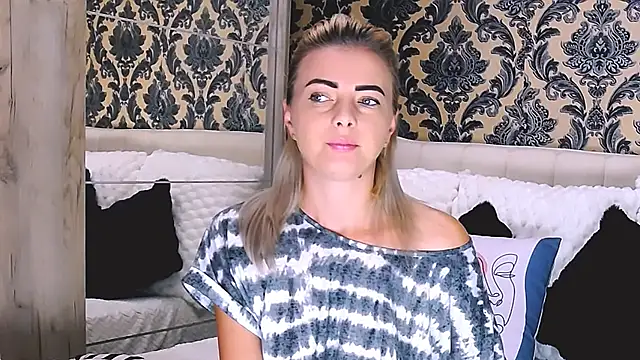 Aly girl1 online show from September 18, 2025, 7:21 am