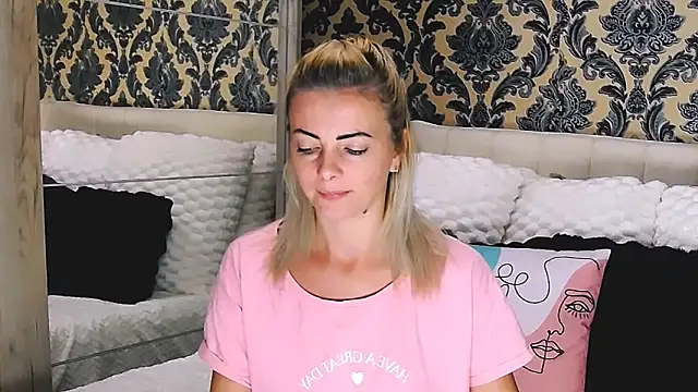 Aly girl1 online show from September 27, 2025, 9:03 am