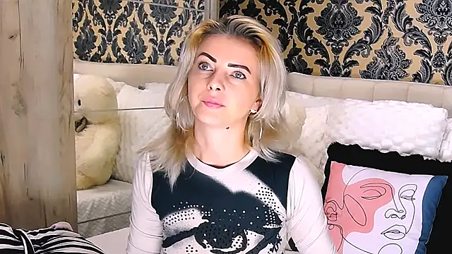 Aly girl1 online show from October 4, 2025, 8:23 am