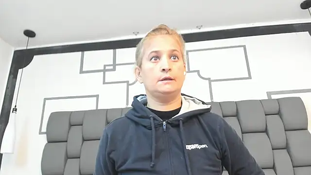 Snapshot of Jade_squirtt chatting on October 13, 2025, 1:11 pm Jade squirtt online show from October 13, 2025, 1:11 pm