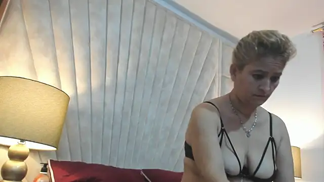 Snapshot of Jade_squirtt chatting on November 21, 2025, 10:25 am Jade squirtt online show from November 21, 2025, 10:25 am