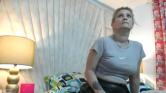 Snapshot of Jade_squirtt chatting on November 29, 2025, 10:07 am Jade squirtt online show from November 29, 2025, 10:07 am