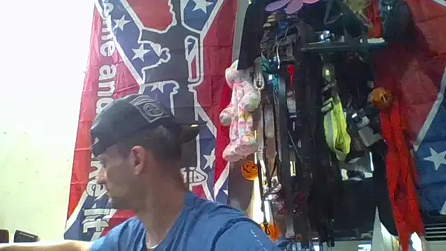 Snapshot of slinginbigD chatting on October 16, 2025, 2:40 pm slinginbigD online show from October 16, 2025, 2:40 pm