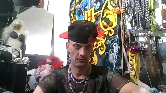 Snapshot of slinginbigD chatting on November 14, 2025, 6:23 am slinginbigD online show from November 14, 2025, 6:23 am