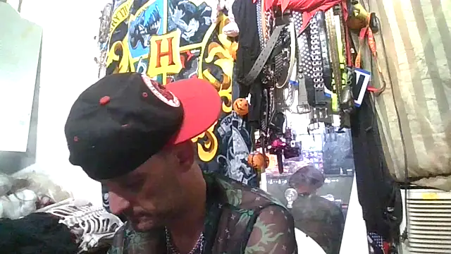 Snapshot of slinginbigD chatting on November 23, 2025, 10:42 pm slinginbigD online show from November 23, 2025, 10:42 pm