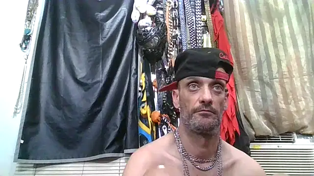 Snapshot of slinginbigD chatting on December 5, 2025, 7:39 am slinginbigD online show from December 5, 2025, 7:39 am