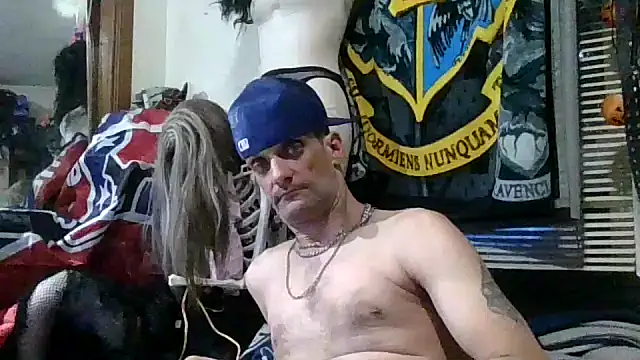 Snapshot of slinginbigD chatting on December 13, 2025, 11:10 pm slinginbigD online show from December 13, 2025, 11:10 pm