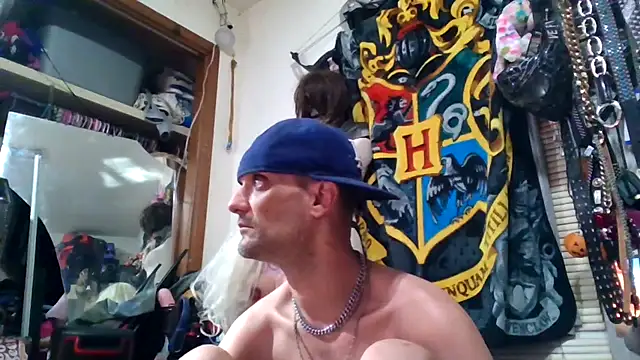 Snapshot of slinginbigD chatting on December 16, 2025, 2:27 am slinginbigD online show from December 16, 2025, 2:27 am