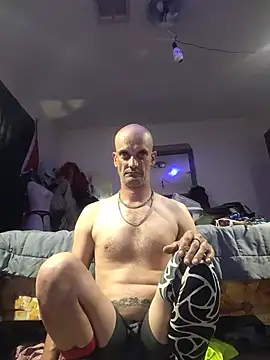 Snapshot of slinginbigD chatting on July 4, 2026, 7:53 pm slinginbigD online show from July 4, 2026, 7:53 pm