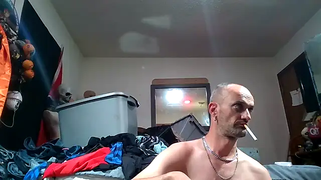 Snapshot of slinginbigD chatting on July 11, 2026, 10:33 pm slinginbigD online show from July 11, 2026, 10:33 pm