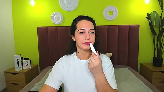 Snapshot of Linda_Insatiable chatting on March 15, 2026, 1:33 am Linda Insatiable online show from March 15, 2026, 1:33 am