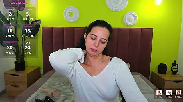 Snapshot of Linda_Insatiable chatting on April 3, 2026, 1:36 am Linda Insatiable online show from April 3, 2026, 1:36 am