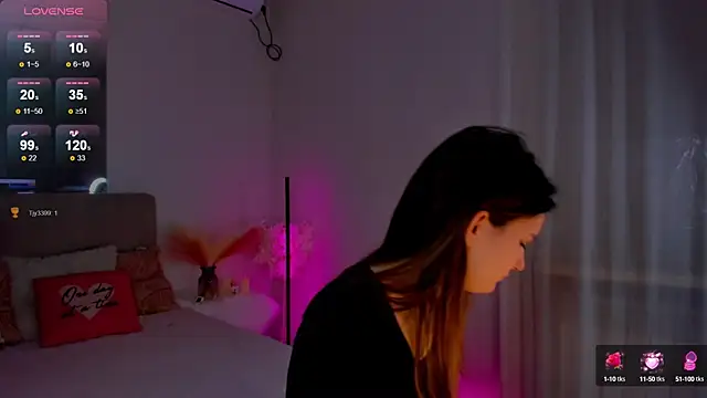 Laura Leee online show from February 1, 2025, 9:43 am