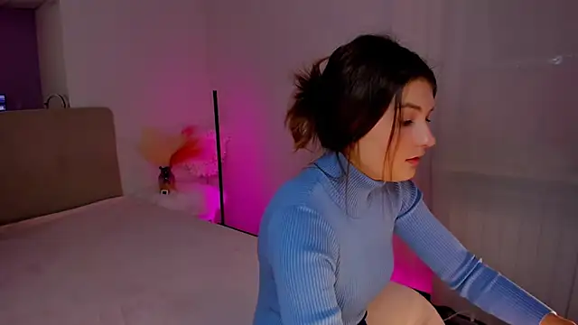 Laura Leee online show from February 20, 2025, 5:33 am