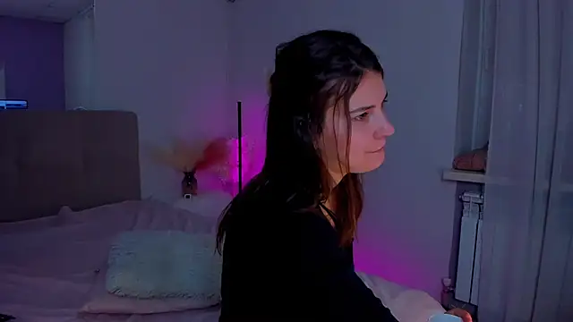 Laura Leee online show from March 18, 2025, 9:31 am