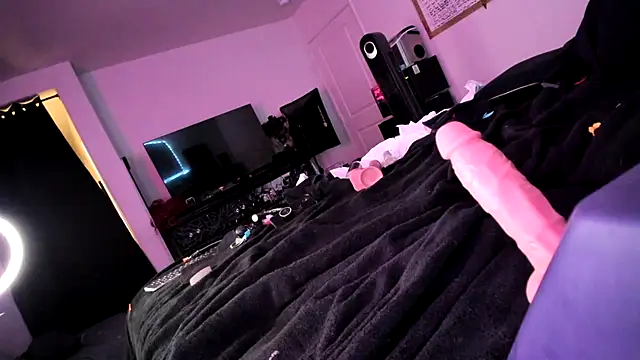 Snapshot of Midnightrose11 chatting on January 16, 2025, 11:48 am Midnightrose11 online show from January 16, 2025, 11:48 am