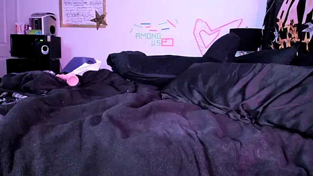 Snapshot of Midnightrose11 chatting on January 29, 2025, 10:58 am Midnightrose11 online show from January 29, 2025, 10:58 am