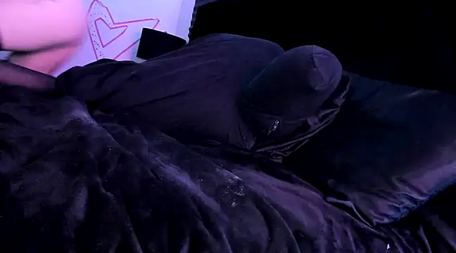 Snapshot of Midnightrose11 chatting on February 13, 2025, 6:30 am Midnightrose11 online show from February 13, 2025, 6:30 am