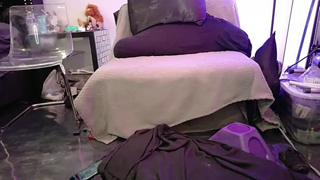 Snapshot of Midnightrose11 chatting on November 21, 2025, 4:00 am Midnightrose11 online show from November 21, 2025, 4:00 am