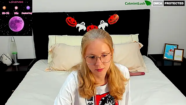 CatmintLush online show from October 18, 2025, 11:49 pm