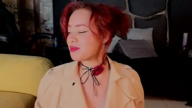 Estrella05  online show from October 18, 2025, 5:10 am