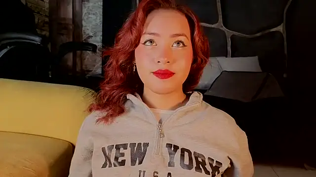 Estrella05  online show from October 20, 2025, 3:51 am