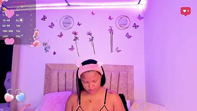 Snapshot of LaurinMonroe chatting on February 22, 2025, 1:22 am LaurinMonroe online show from February 22, 2025, 1:22 am