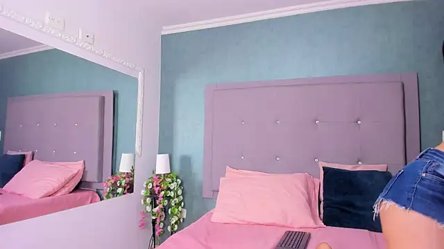  evamilf  online show from January 29, 2025, 12:24 pm